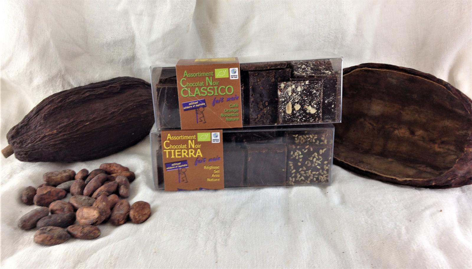 https://www.bouga-cacao.com/wp-content/uploads/2020/05/Lot-de-2-boites-de-d%C3%A9gustation-de-chocolat-Classico-et-Tierra.jpg